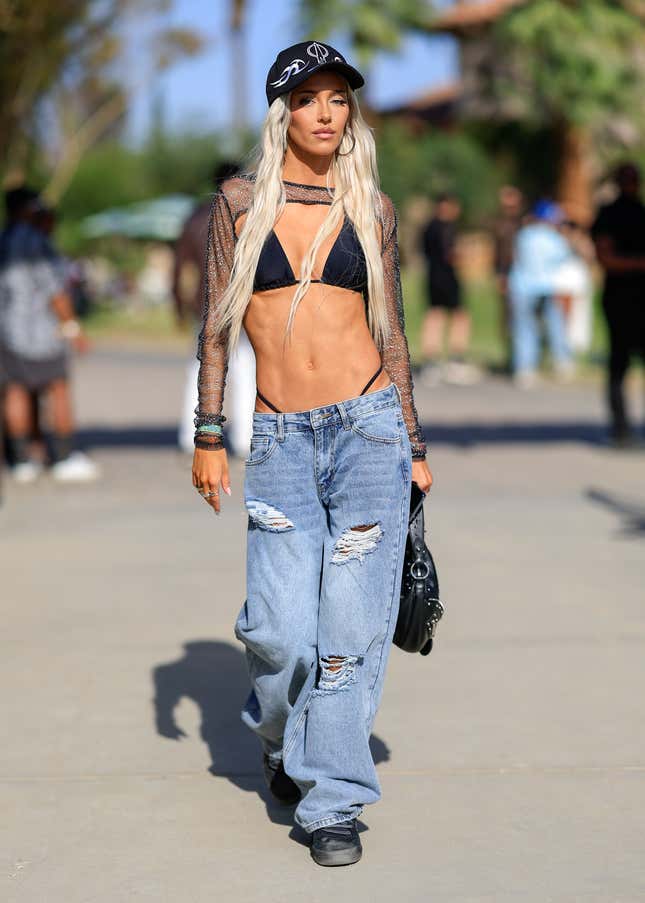Image for article titled Coachella 2023, Weekend 1: All the Celeb Looks Now Probably Caked in Dust
