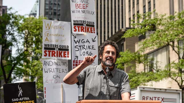 Tony Kushner at Writers' Strike rally