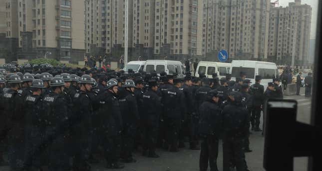Image for article titled Taxi-hailing apps like Uber are sparking cab driver strikes across China