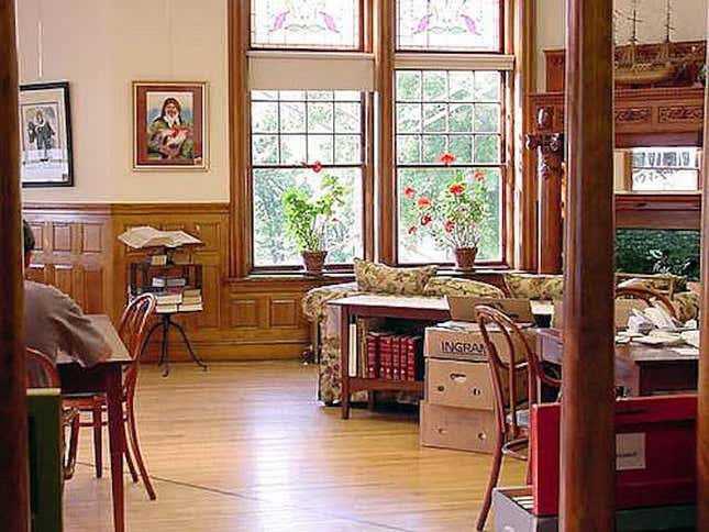 Image for article titled Every book lover will want to visit these unusual libraries from around the world
