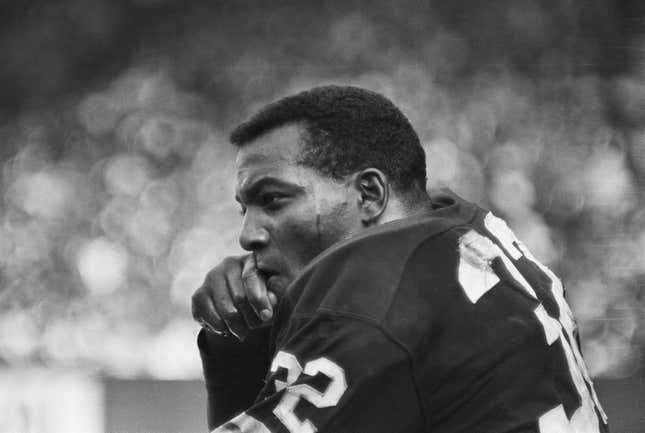 Image for article titled Jim Brown, Known as NFL&#39;s Greatest Player, Dies 87