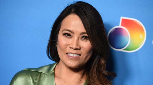 Sandra Lee, the dermatologist who goes by “Dr. Pimple Popper,” is otherwise known as “the person NBA Twitter is currently most sickened by.”