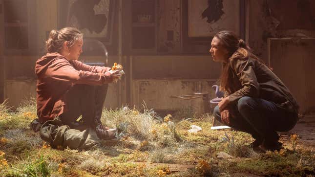 Ellie (Bella Ramsey) and Tess (Anna Torv)