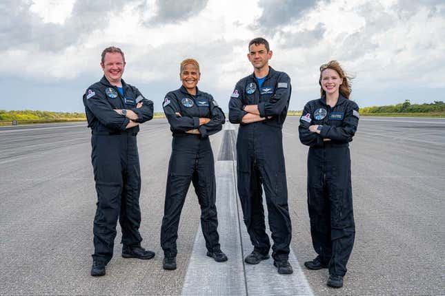 La primera tripulación totalmente civil: Chris Sembroski, Sian Proctor, Jared Isaacman y Hayley Arceneaux.