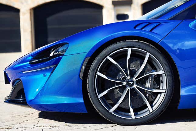 Image for article titled The 2023 McLaren Artura Proves Hybrids Don't Have to Be Scary