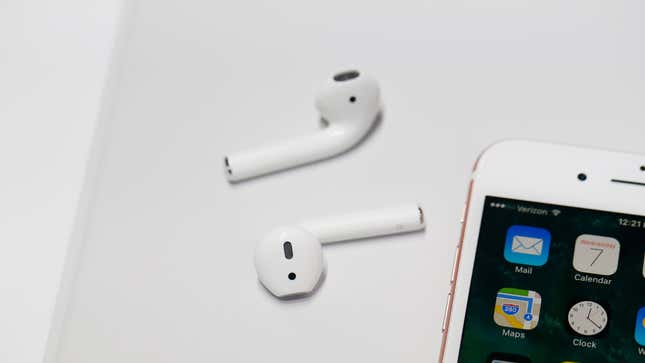 Imagen para el artículo titulado En Estados Unidos están regalando AirPods a los jóvenes para que vayan a vacunarse