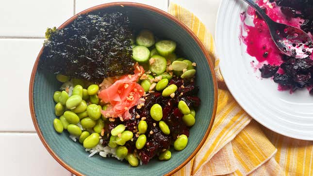 Image for article titled Sous Vide Beets With Seaweed for Easy Vegan &#39;Poke&#39;