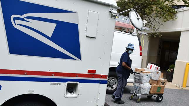 Image for article titled Repeat Assaults On The USPS In Santa Monica Stop Mail Delivery For A Whole Neighborhood