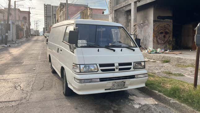 Image for article titled Carspotting: Monterrey, Nuevo León, Or How I Learned to Love the Mitsubishi Delica Dressed as a Dodge