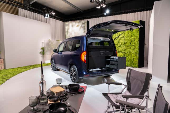 Image for article titled The Mercedes-Benz Concept EQT Marco Polo1 Takes the EV Van Overlanding