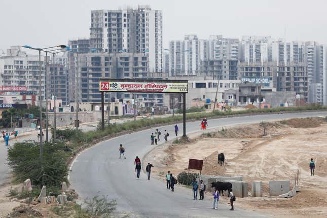 In Ghaziabad, where several migrant labourers work on construction sites, a mass migration is underway on foot.