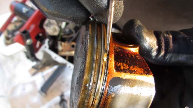 Image for article titled Check Out What A Toyota Prius Engine Looks Like After 303,000 Miles