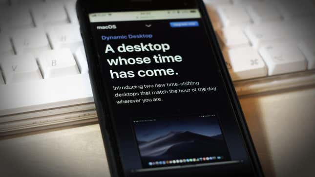 A phone with a site for Apple advertising the new dark mode on Mac macOS Mojave
