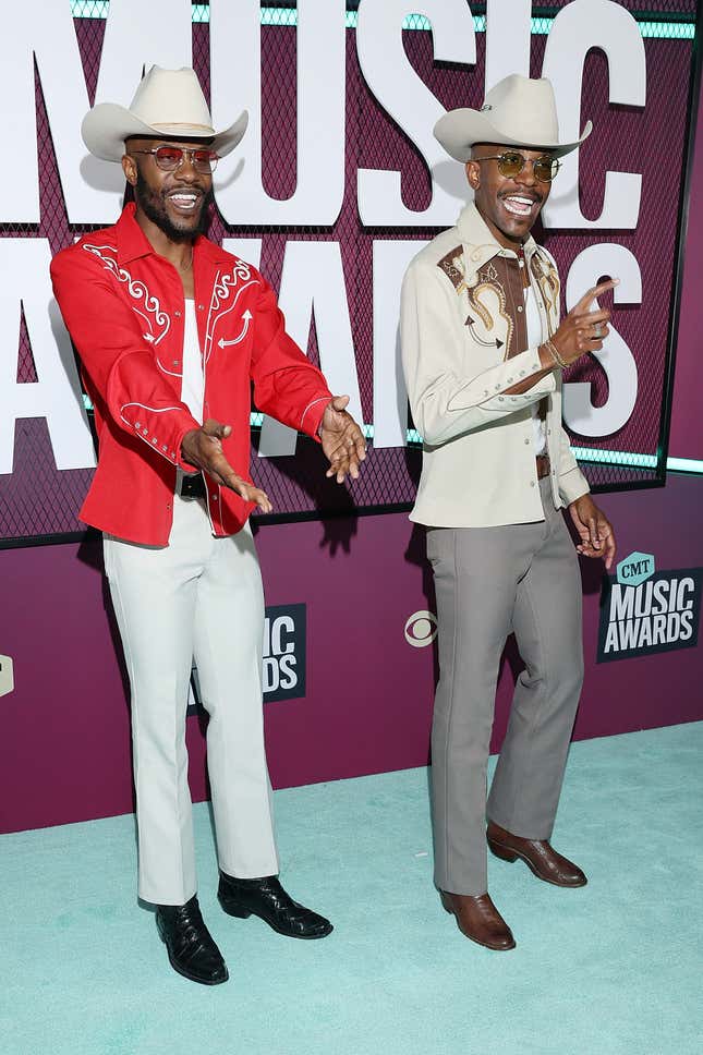 Image for article titled CMT Awards 2023 Red Carpet: Big Hats and a Billion Rhinestones