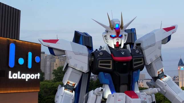 Image for article titled Giant Gundam Statue Finished In China