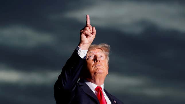 Image for article titled Daily Brief:トランプがSNSに反撃ののろし
