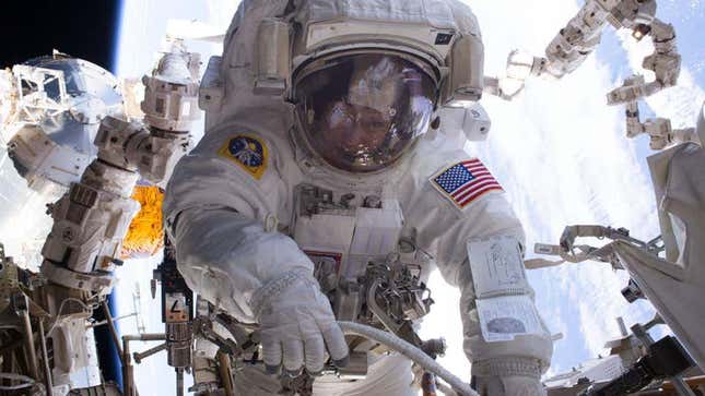 Imagen para el artículo titulado La NASA suspende los paseos espaciales de la ISS porque sus trajes espaciales pierden agua