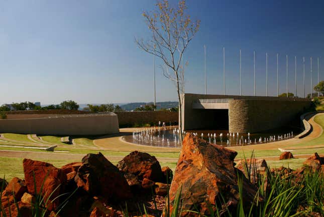 Mandela foundation wants old flag South African declared hate speech