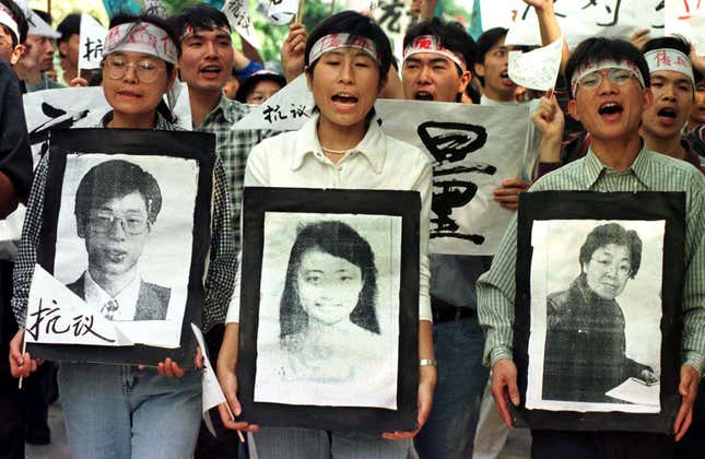 Protesters carry portraits of Chinese journalists killed in NATO’s bombing of the Chinese Embassy in Belgrade, during a demonstration outside the US consulate in Guangzhou, May 10, 1999.