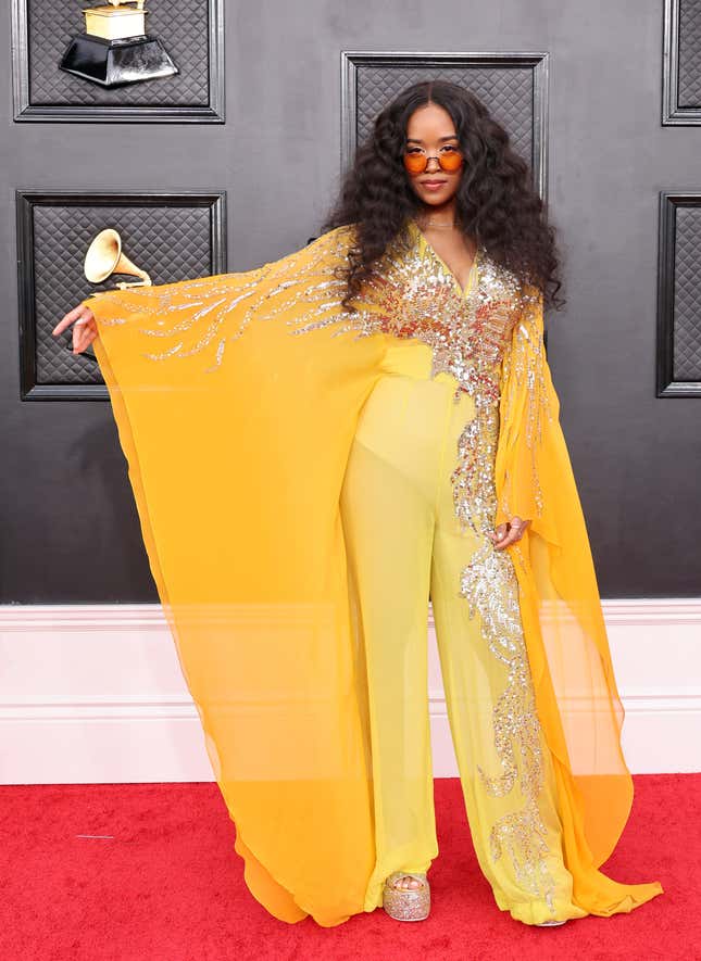  H.E.R. attends the 64th Annual GRAMMY Awards at MGM Grand Garden Arena on April 03, 2022 in Las Vegas, Nevada. 