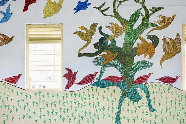 Image for article titled Japanese artists create stunning mud paintings on this Indian school’s walls—then wipe them off
