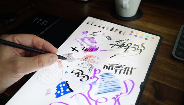 Imagen para el artículo titulado Mi odisea para convertir el Galaxy Tab S8 Ultra en una tableta gráfica de dibujo tipo Wacom