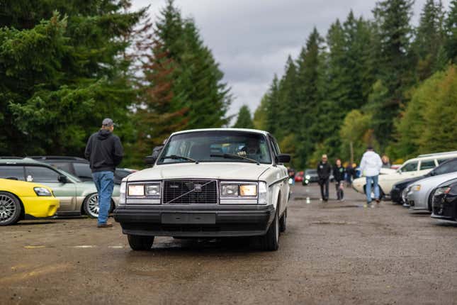 Image for article titled Longroof Fanatics Celebrate Luggage Space At WagonFest