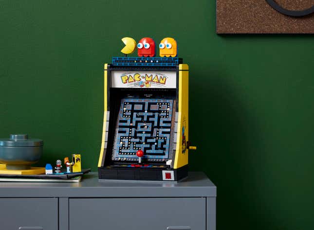 A photo of the Lego Pac-Man machine. 