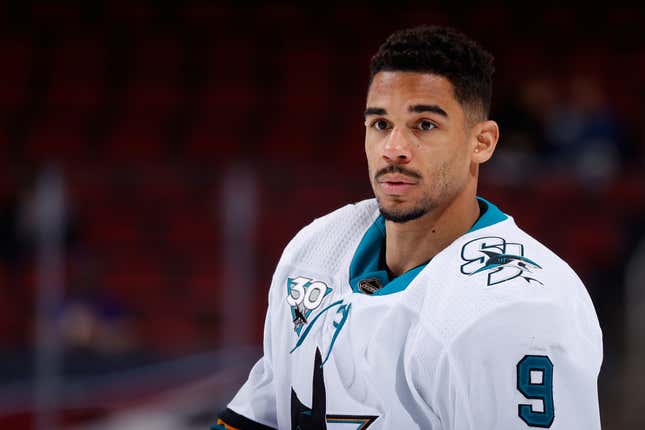 Image for article titled You&#39;ve Gotta Be Stupid AF to Get Suspended by the NHL for a Fake Vaccination Card, and Evander Kane Is Stupid AF