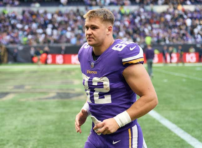 Oct 2, 2022;  London, United Kingdom;  Minnesota Vikings tight end Ben Ellefson (82) during the NFL International Series game at Tottenham Hotspur Stadium.