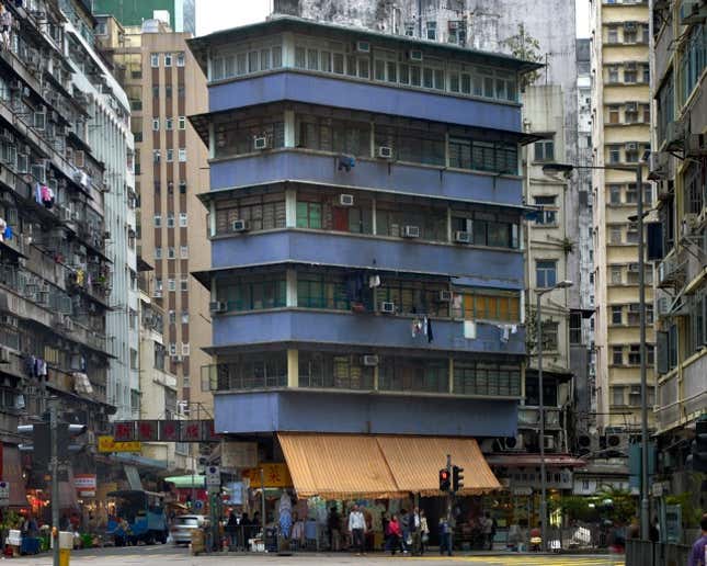 Michael Wolf, Corner House #24, Hong Kong, 2009. Blue Lotus Gallery.