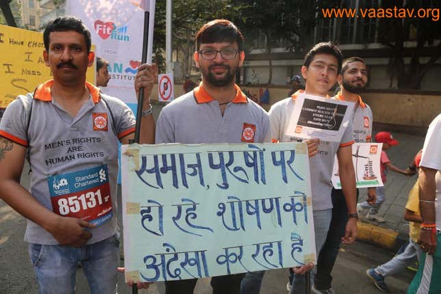 Image for article titled Some Indian men are running marathons dressed as ATM machines
