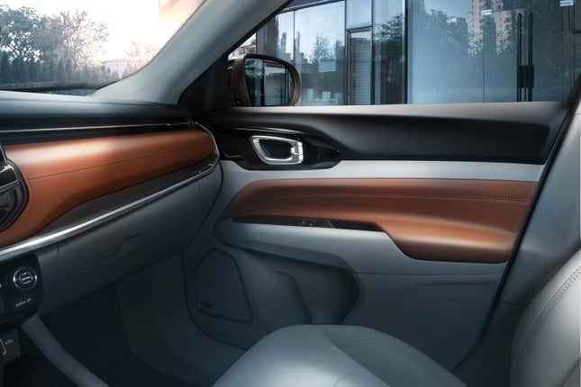Image for article titled It's Ridiculous How Much Nicer The New Jeep Compass' Interior Looks