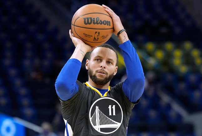 Image for article titled Is It Time to Worry About Steph Curry&#39;s Career-Worst Shooting Slump?