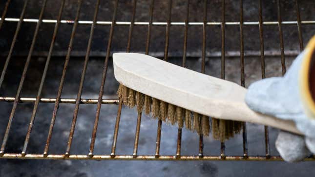 Image for article titled Don&#39;t Use a Wire Brush to Clean Your Grill (Do This Instead)