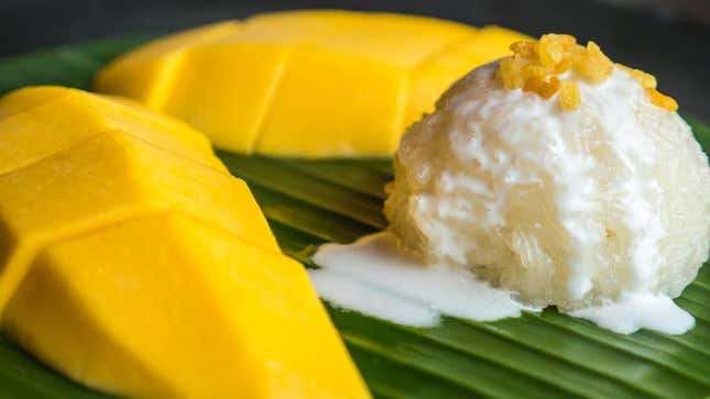 Thai mango sticky rice with coconut