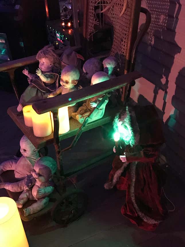 Image for article titled A Woman on Why She Keeps Her Halloween Decorations Up All Year