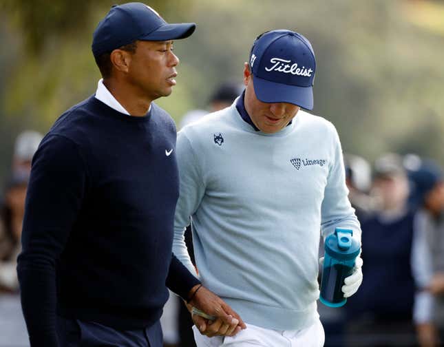 Tiger Woods hands Justin Thomas a tampon