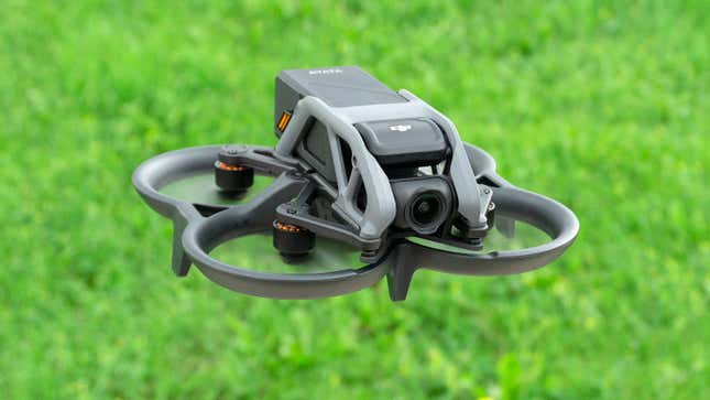 Imagen para el artículo titulado DJI ha lanzado un dron FPV nuevo, el pequeño Avata, y lo hemos probado