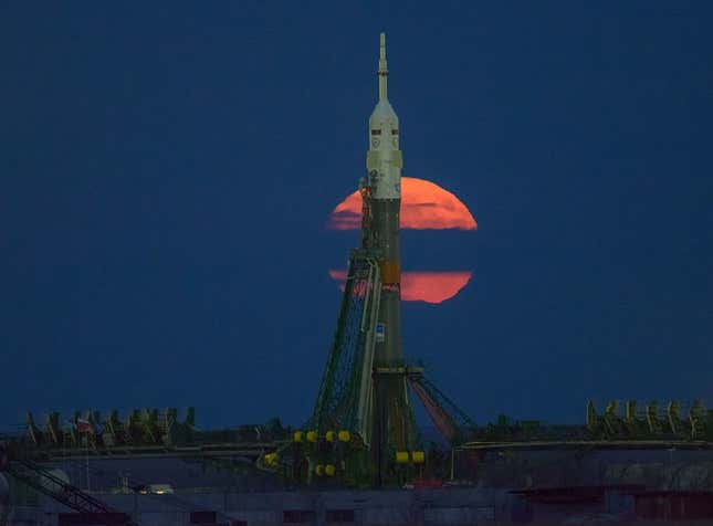 Image for article titled For the first time in over 150 years, a supermoon, blue moon, and total lunar eclipse coincide in the Western Hemisphere