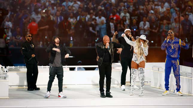  (L-R) Kendrick Lamar, Eminem, Dr. Dre, 50 Cent, Mary J. Blige, and Snoop Dogg perform during the Pepsi Super Bowl LVI Halftime Show on February 13, 2022 in Inglewood, California.