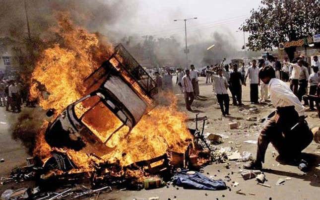 The image of the 2002 Gujarat riots passed of as a photo from Basirhat by a BJP spokesperson.