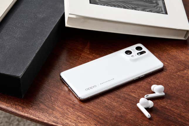 Imagen para el artículo titulado Oppo Find X5 Pro: así es el primer móvil de Oppo con cámaras que graban vídeo en la oscuridad