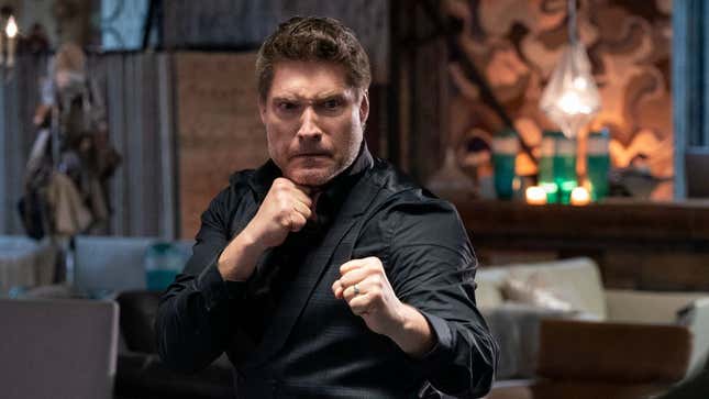 Mike Barnes en Cobra Kai.
