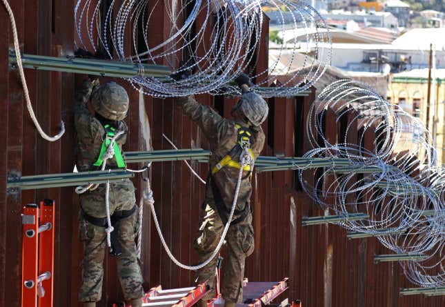 US soldiers at the DeConcini port of entry in Nogales, Arizona, November 27, 2018.