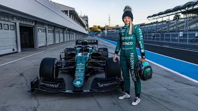 Image for article titled Jessica Hawkins Becomes The First Woman To Test An F1 Car In Half A Decade