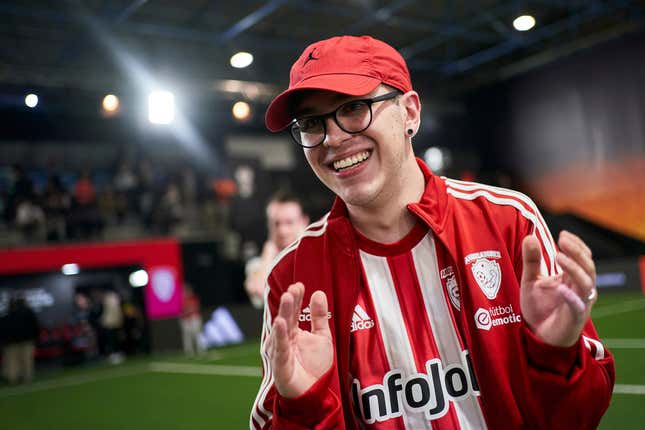 Juan Guarnizo claps at the Cupra Arena.