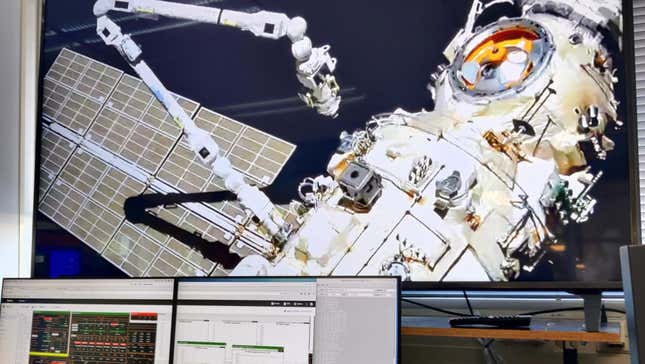 Imagen para el artículo titulado El nuevo brazo robótico de la ISS completa su primera tarea