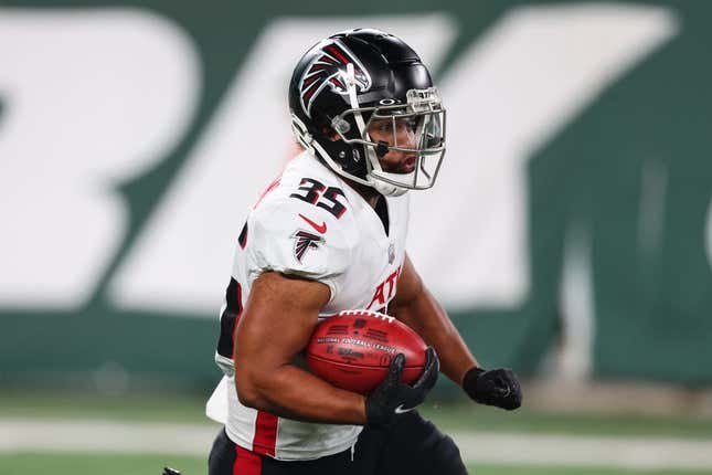 Aug 22, 2022; East Rutherford, New Jersey, USA; Atlanta Falcons running back Avery Williams (35) runs with the ball during the first half against the New York Jets at MetLife Stadium.