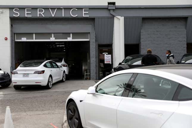 Image for article titled Buying Cars in America Is Going Online, But Dealers Are Here to Stay